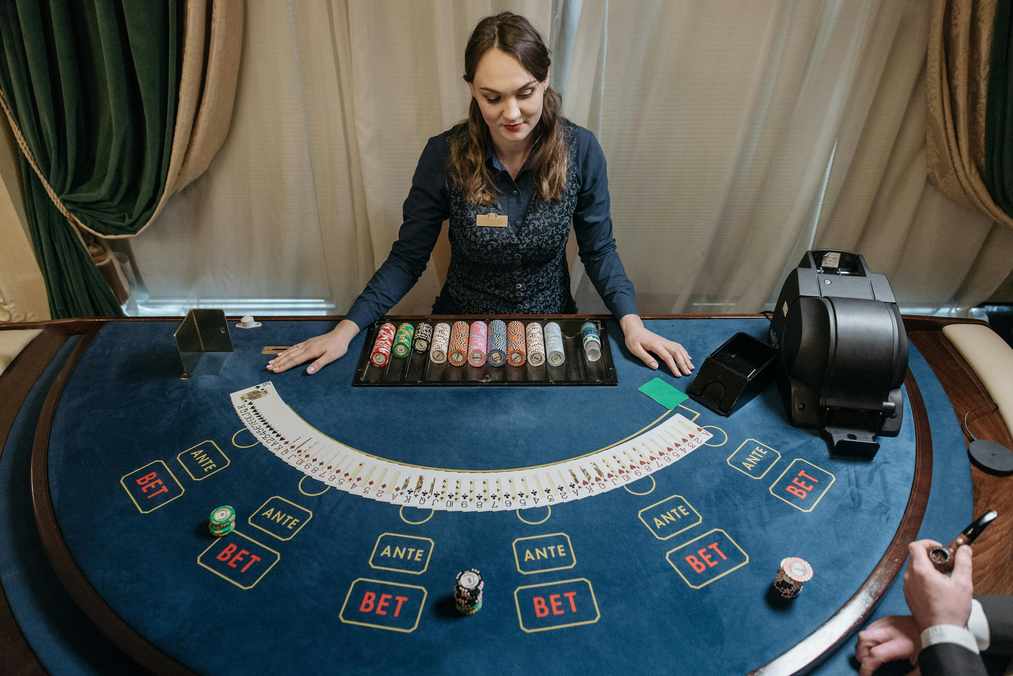 Why Live Casino Games Became Mainstream